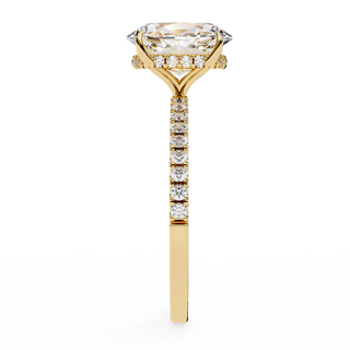Oval Centre with Round Accents