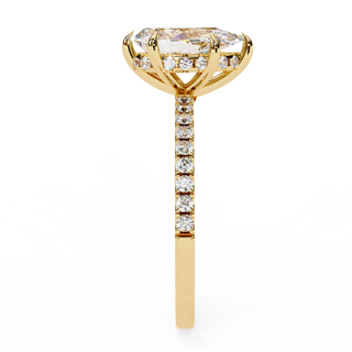 Pear Centre with Round Accents