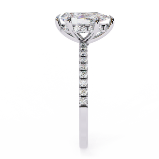 Pear Centre with Round Accents